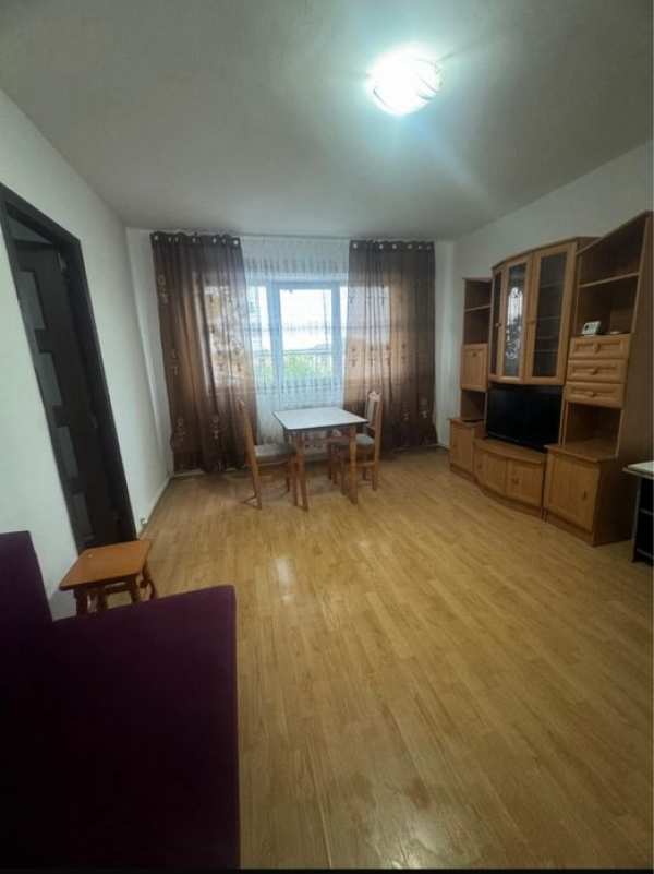 Inchiriez apartament