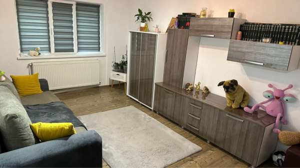 Închiriez apartament