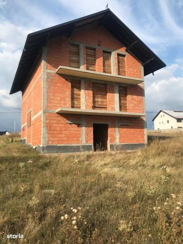 Casă de vânzare 300mp, teren 1000mp, zona case noi, Scheia