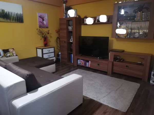 Vand Apartament 3 camere, persoana fizica, loc parcare