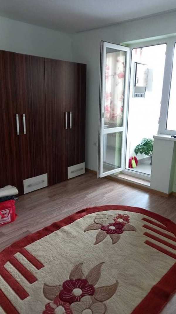 Apartament 2 camere, zona Parângu