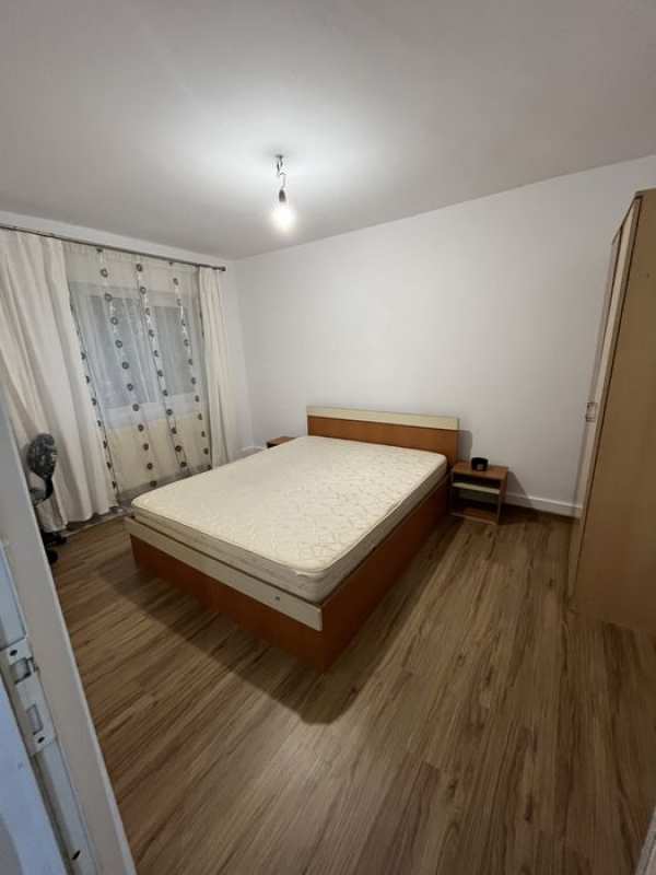 De inchiriat apartament micro4 la parter