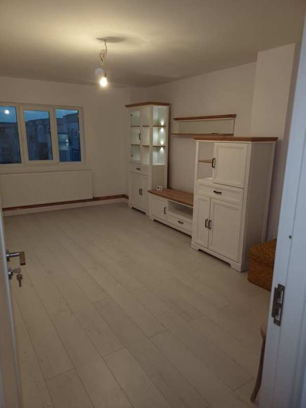 Apartament 4 camere decomandat