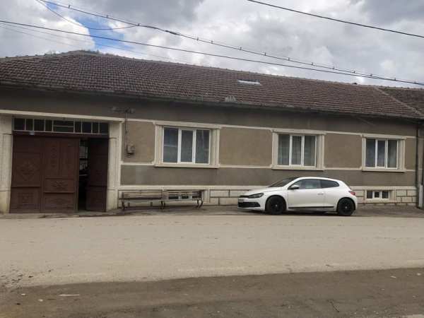 Inchiriez sau vand casa in Valea-Bolvasnita