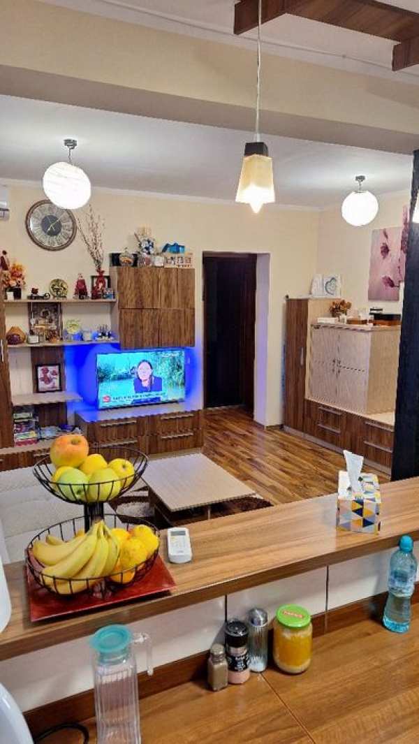 Apartament la mansarda zona Mobila