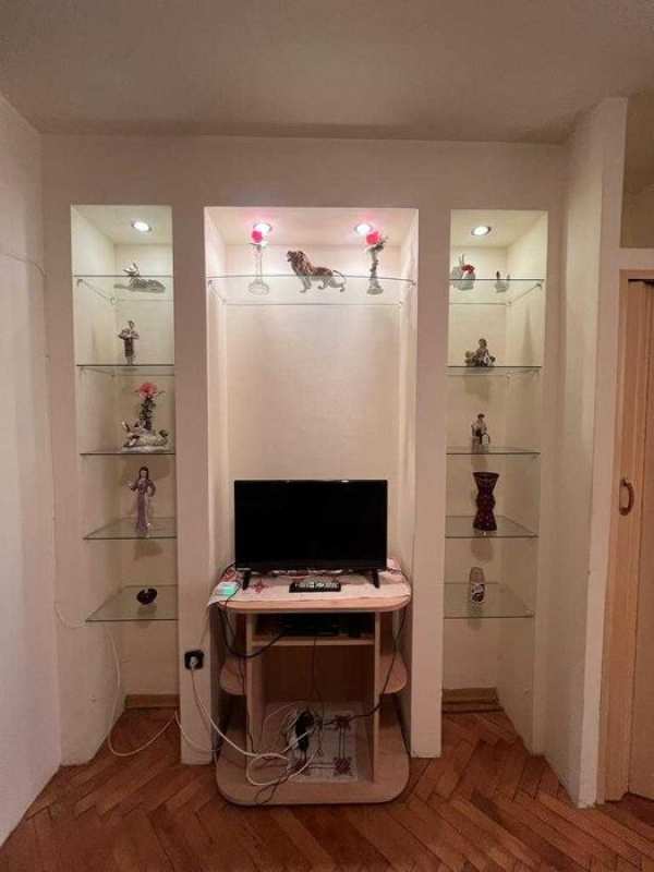 Închiriez apartament cu o cameră 32 mp., decomandat, la Burdea