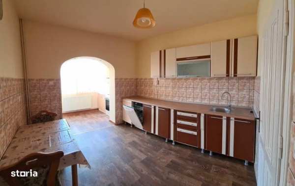 INCHIRIEZ apartament 4 camere spatios la vila, zona Strand