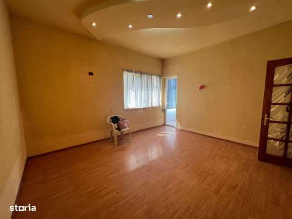 Apartament 3 camere Centru, Strada Lupeni, parter