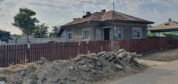 Casa de vanzare in cetru orasului in ialomița Cazanesti