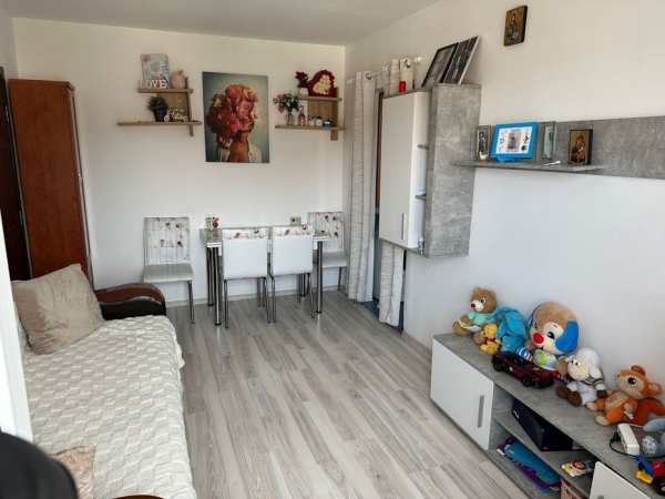 Vand apartament 3 camere