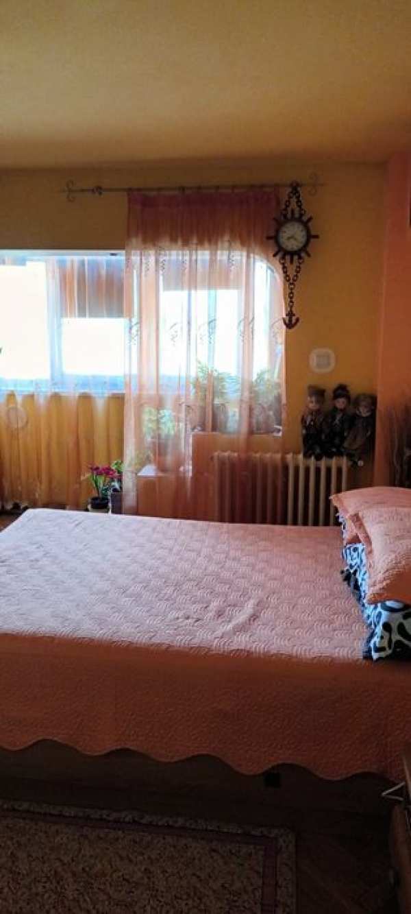 Vand apartament 4 camere