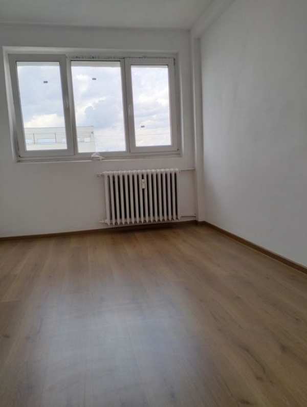 De vânzare apartament 3 camere