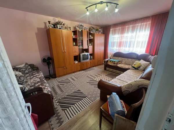 Vand apartament 3 camere