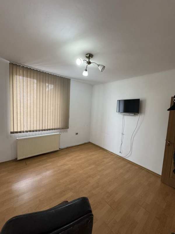 Vând apartament cu doua camere, decomandat