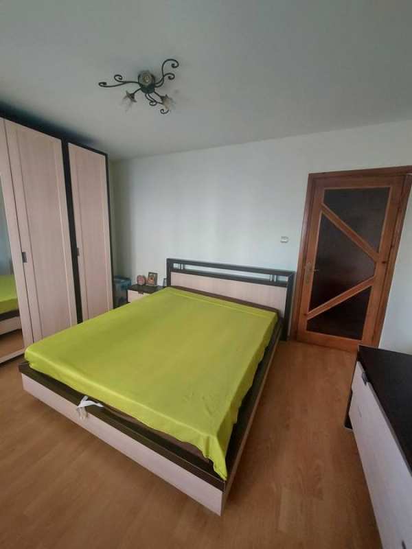 Vand apartament 3 camere, zona Stefan cel Mare