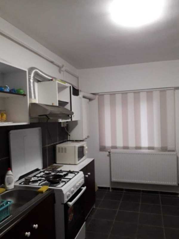 Apartament 4 camere de inchiriat!