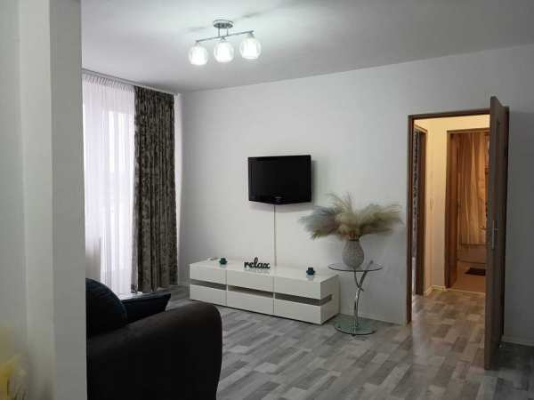 Închiriez apartament modern 2 camere Șoimilor-Piață