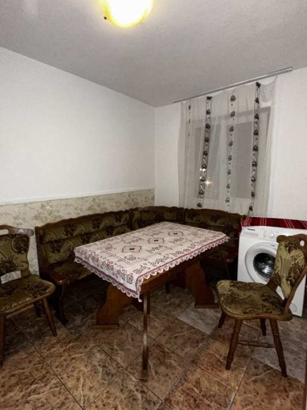 Închiriez apartament Titu