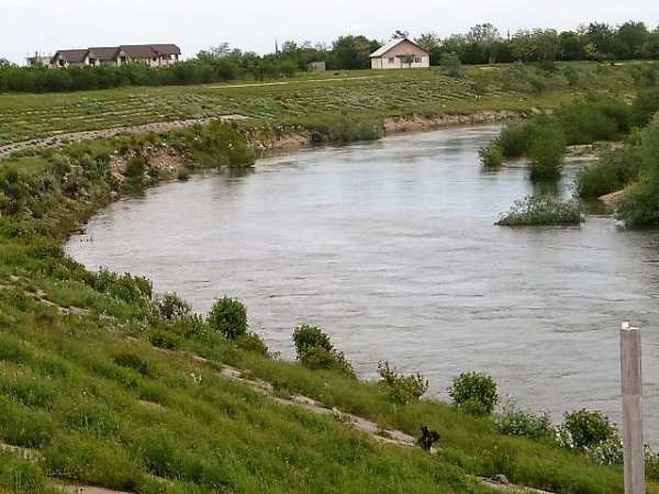 Teren intravilan de poveste langa pădure si plaja Cornetu