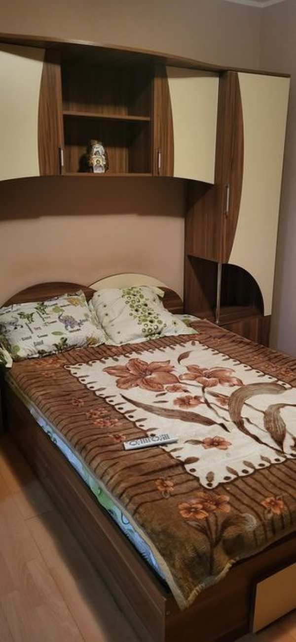 Închiriez apartament