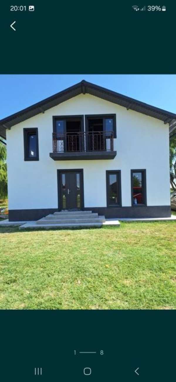 Case de vanzare Vând casa lângă lac 130mp

75.000 €

Camere: 3 camere