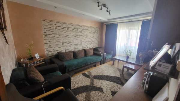 Persoană fizică vând apartament cu 3 camere decomandat, Frumoasa