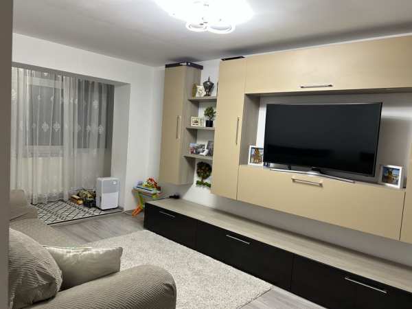 Vand apartament 3 camere decomandat