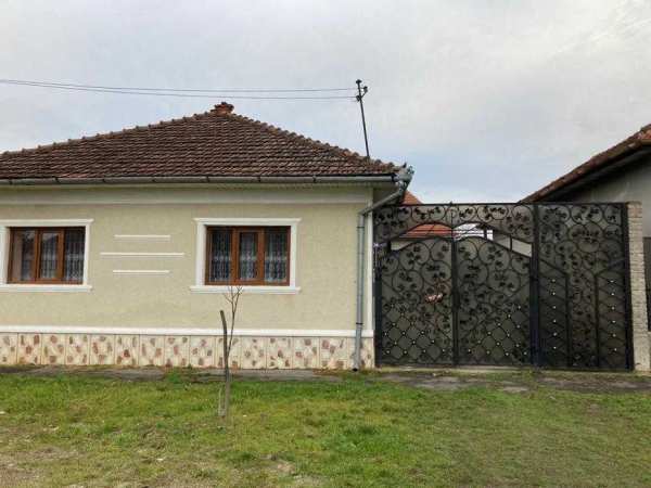 Inchiriez casa centrala in Orasul Sebis Judetul Arad