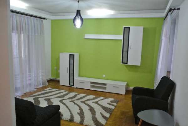 Inchiriez apartament cu 2 camere ultracentral, str. Stefan cel Mare