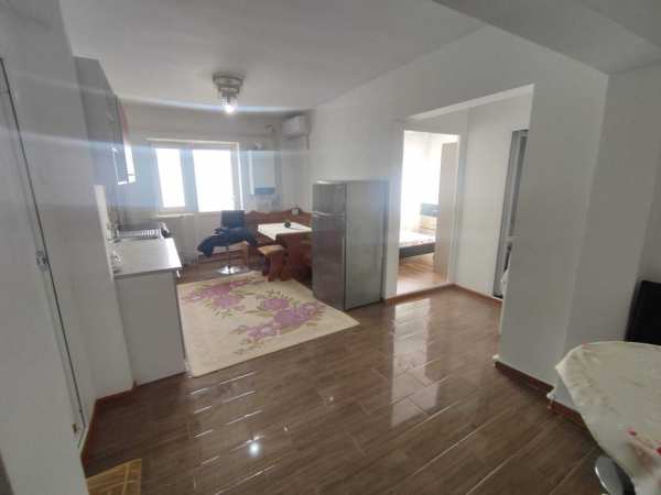 Închiriez apartament