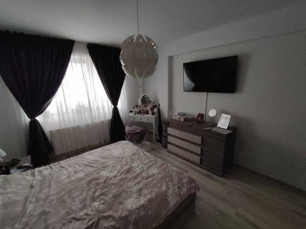 Vând apartament in cartierul Magnolia (Aeroport Craiova)