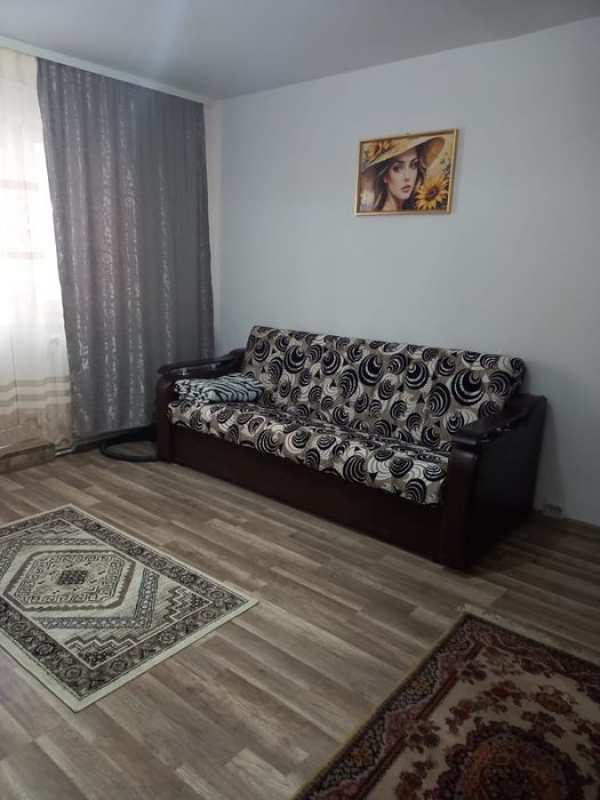 Inchiriez apartament barlad