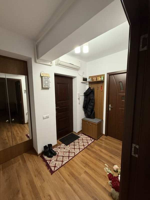 Inchiriez apartament cu 2 camere