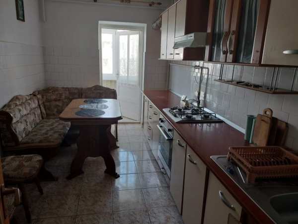 Inchiriez apartament cu 3 camere, zona E3