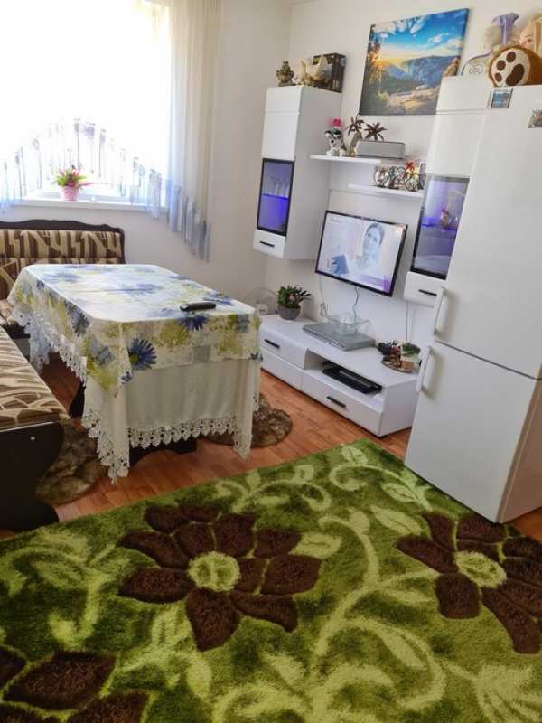 Închiriez apartament