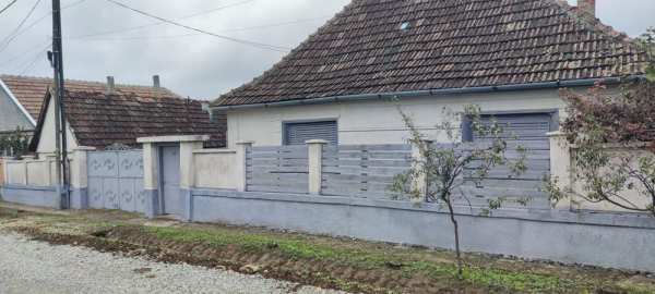 Casa de vanzare com.Sarbi, jud.Bihor cu 2890 mp.teren