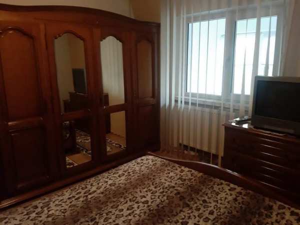 Apartament de Inchiriat-Rovine, decomandat