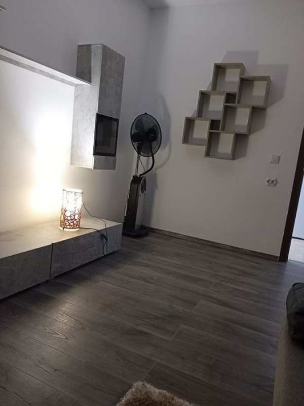 Închiriez apartament