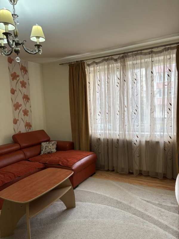 De inchiriat apartament cu 3 camere in centrul mun Gheorgheni