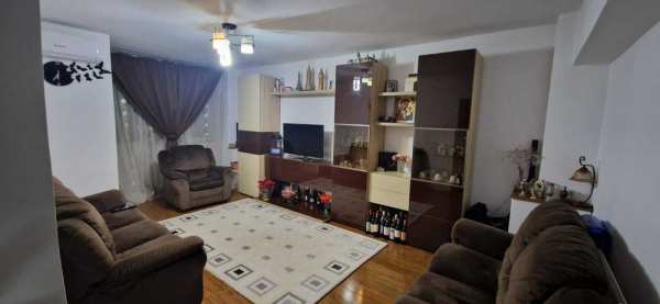 Târgoviște, apartament 3 camere de vanzare, zona Metro