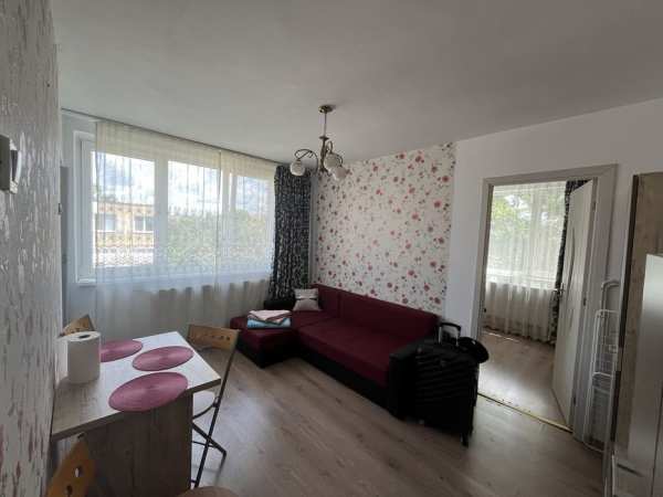 Inchiriez apartament