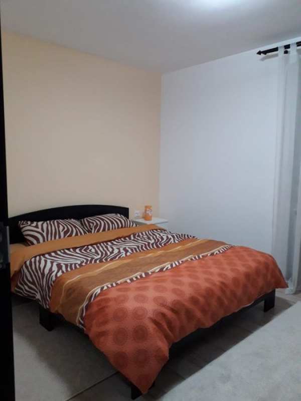 Inchiriez apartament cu 2 camere