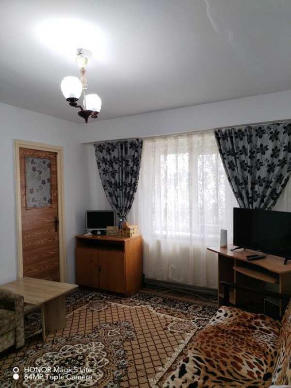 Închiriez apartament 2 camere recent renovat