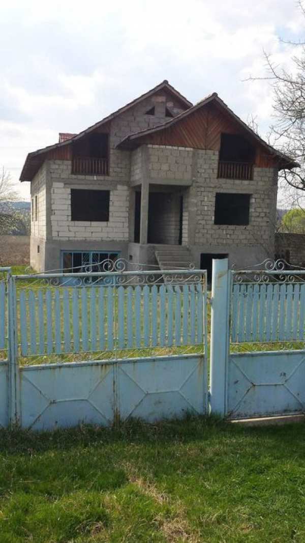 Casa si teren Sinesti Judetul Valcea