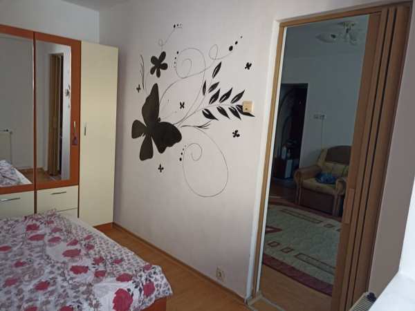 Ofer spre închiriere apartament cu doua camere.