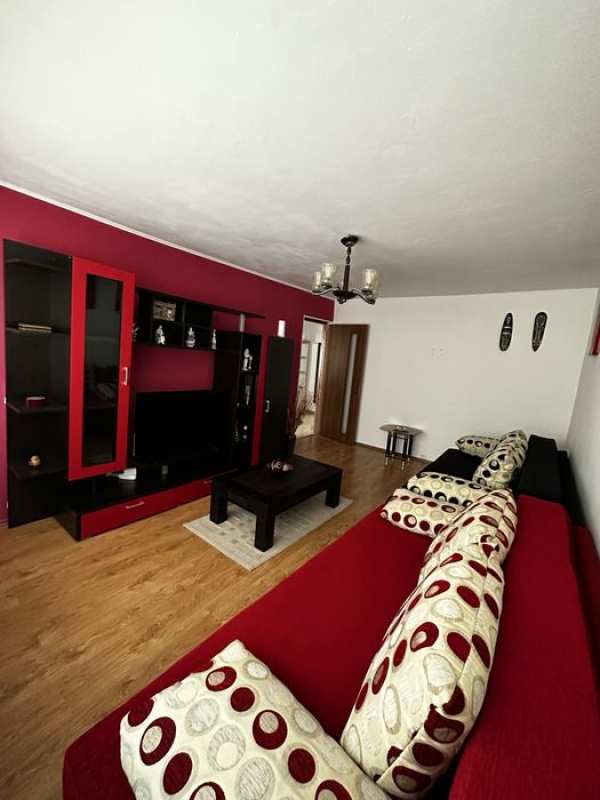 Inchiriez apartament 3 camere