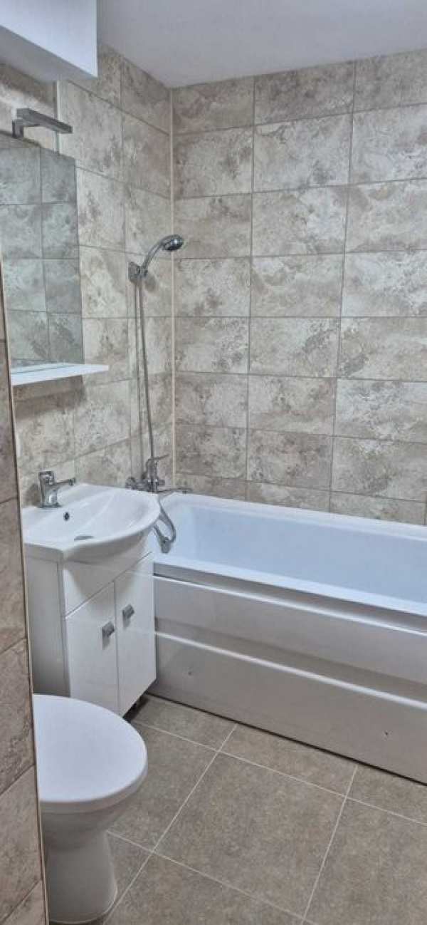 Inchiriez apartament 3 camere  Suceava, Burdujeni