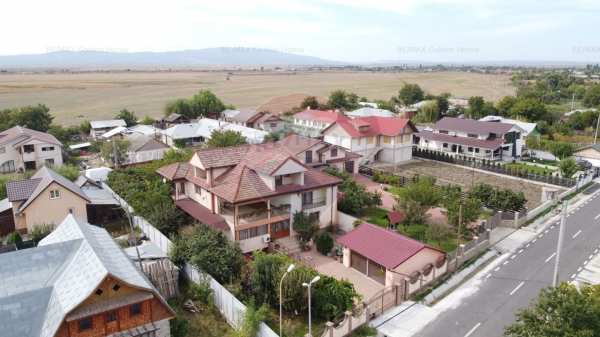 Casa / Vila comuna Garoafa.