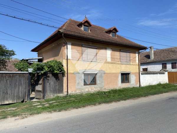 Casa in sat Sasesc la 25 km de Sibiu 4 camere teren 1215mp