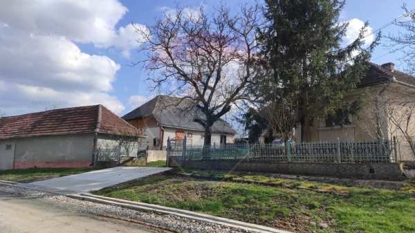 Casa cu Anexe si teren 49 ari de vanzare Oarta de Jos